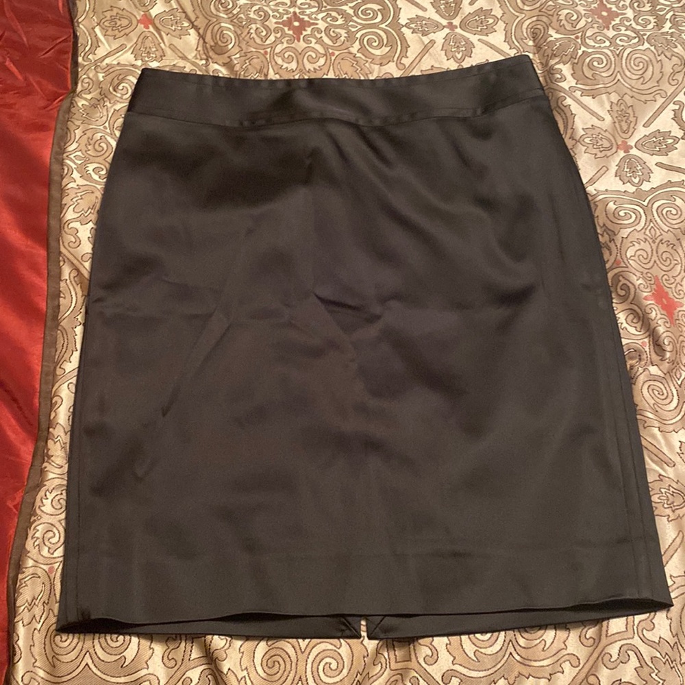 🆕 White House Black Market Skirt (R)